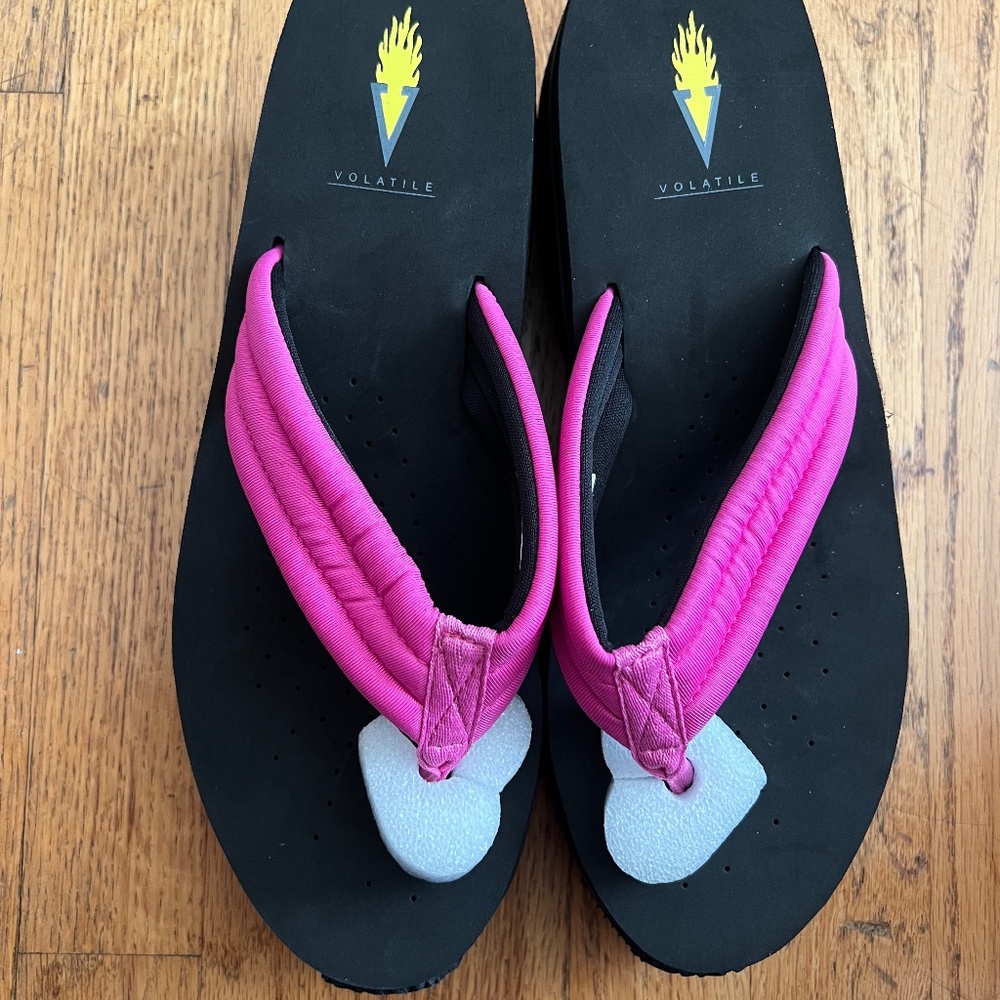 Volatile Zoe Wedge Sandals Orchid size 11 New
